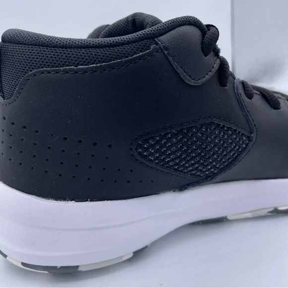 Under Armor basketball Lockdown 5 youth sneakers Size 3Y